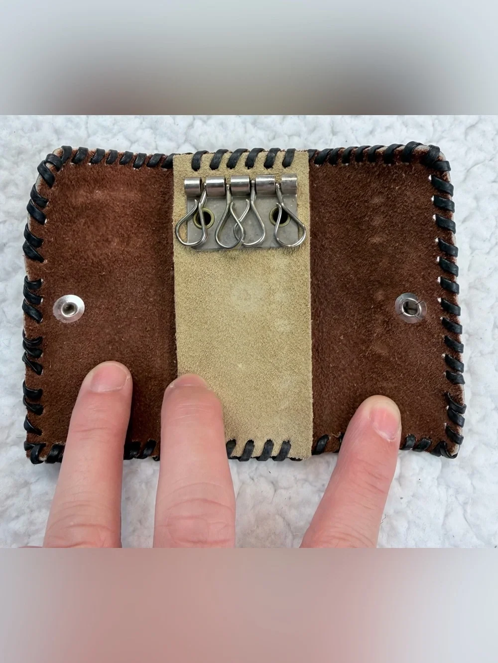 (VTG) Brown/Black Whipstitch Small Leather Key Case w/ Four Hooks